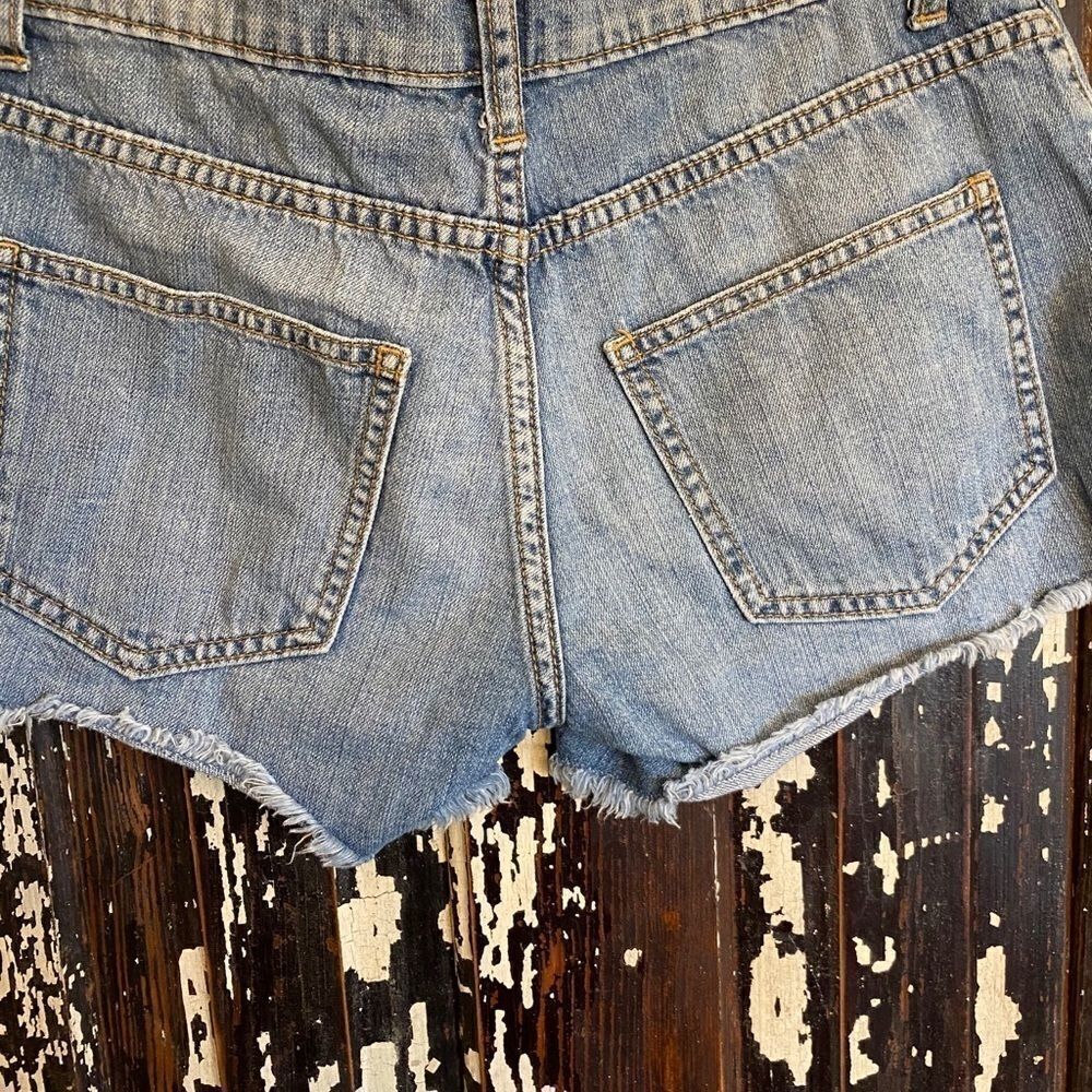 EUC distressed London jean shorts. Size 2 - Picture 4 of 9